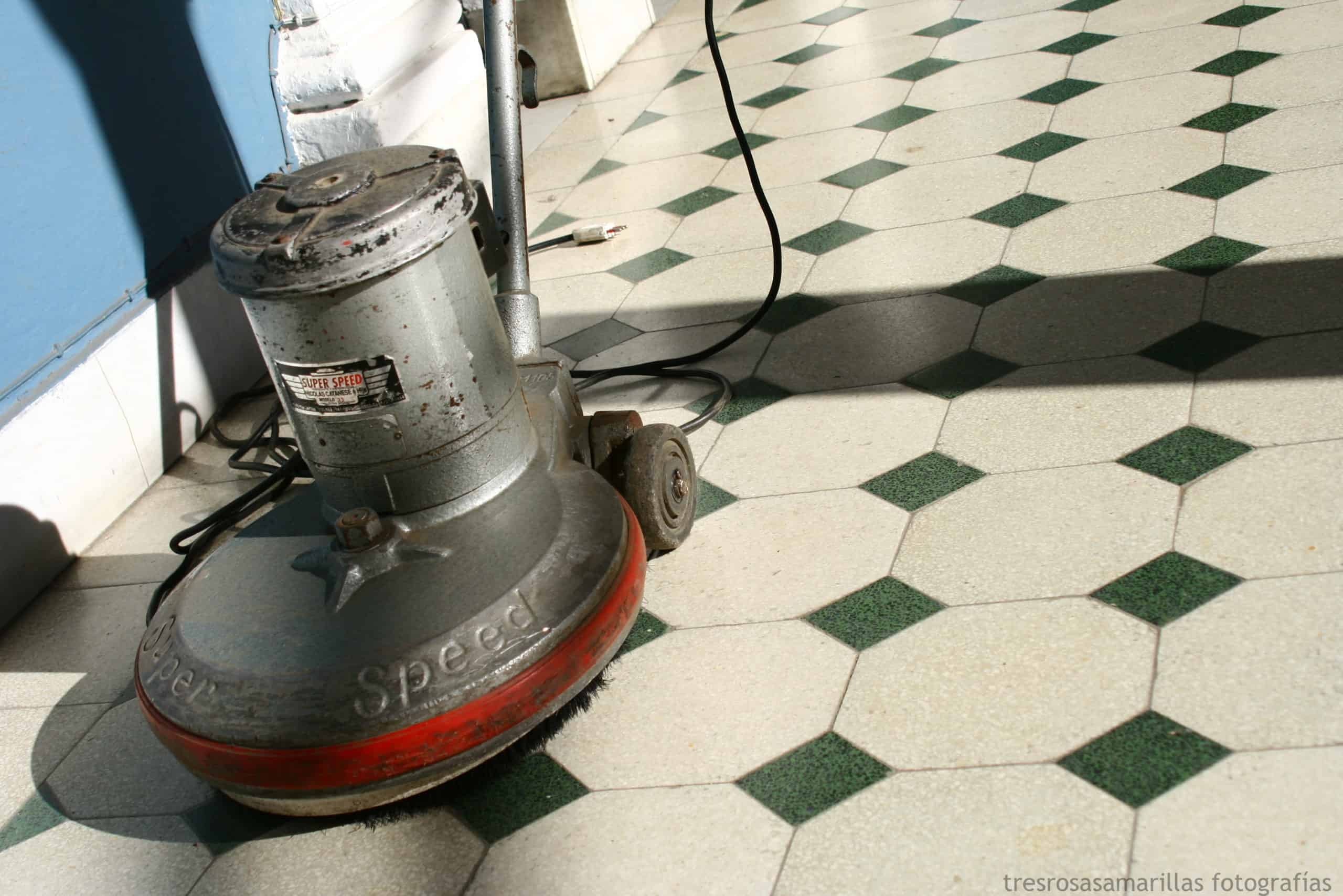 Machine cireuse à chaussures pour hôtel